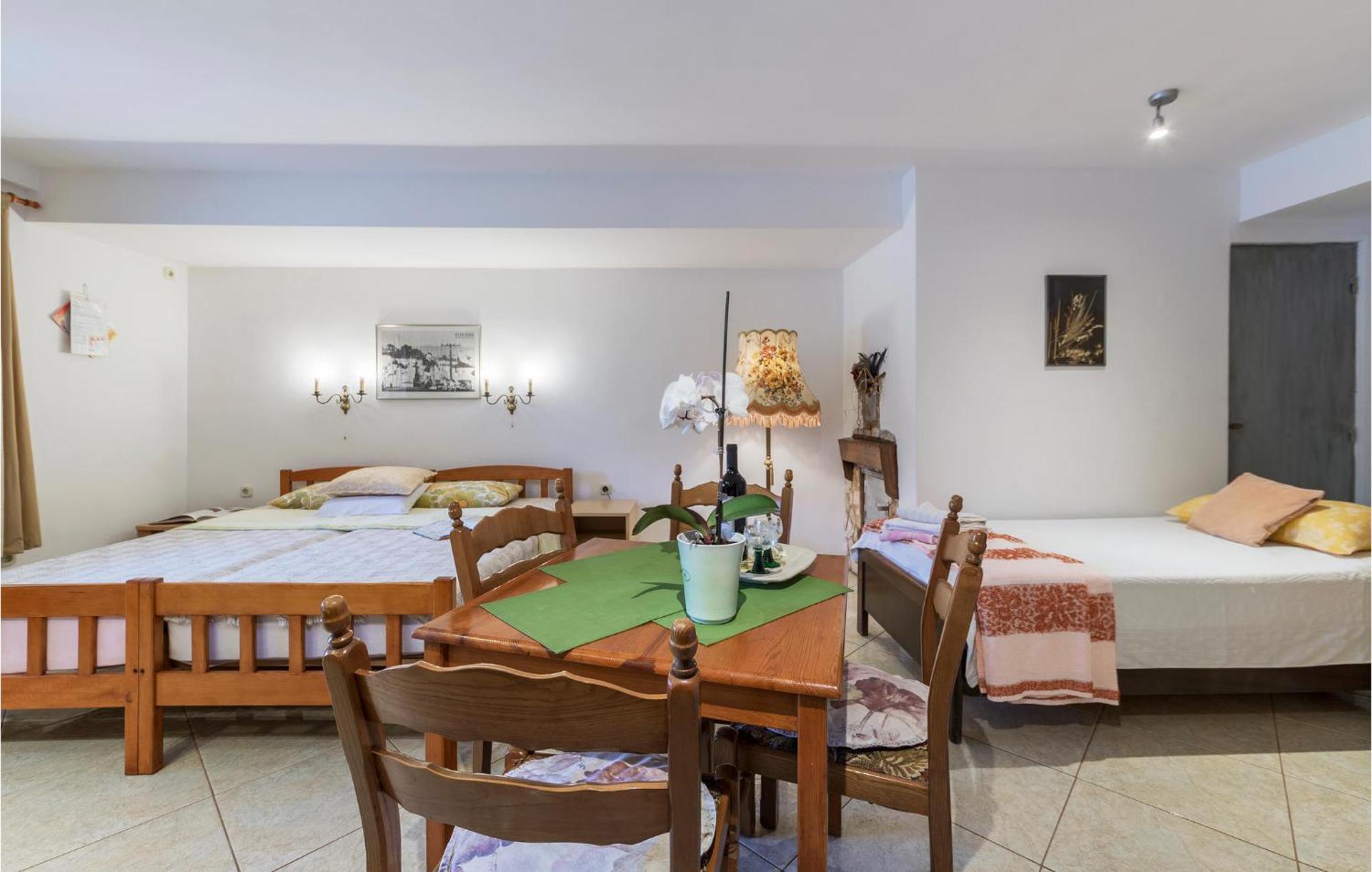 Awesome Studio In Pula With Wifi Bagian luar foto
