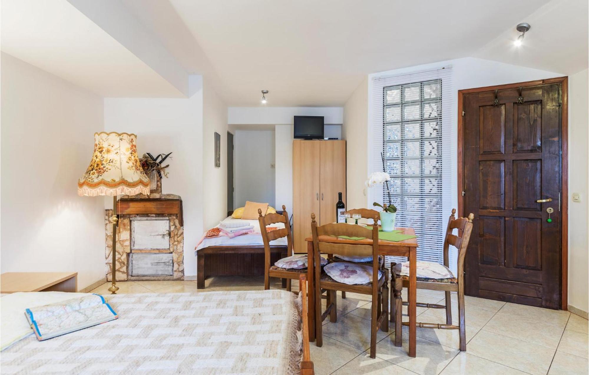 Awesome Studio In Pula With Wifi Bagian luar foto