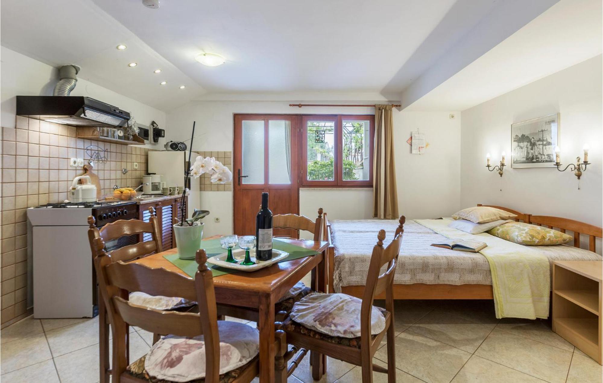 Awesome Studio In Pula With Wifi Bagian luar foto