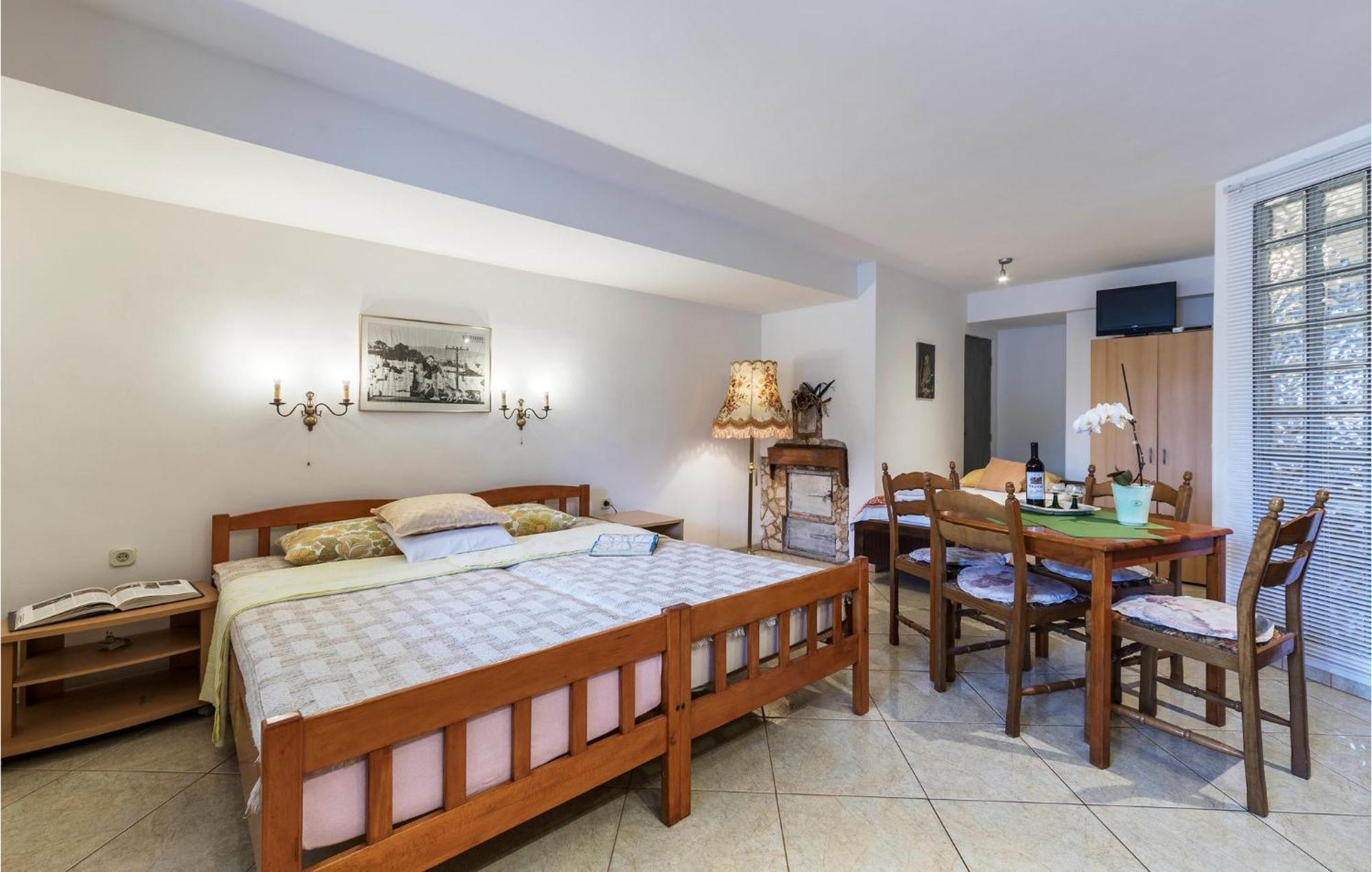 Awesome Studio In Pula With Wifi Bagian luar foto