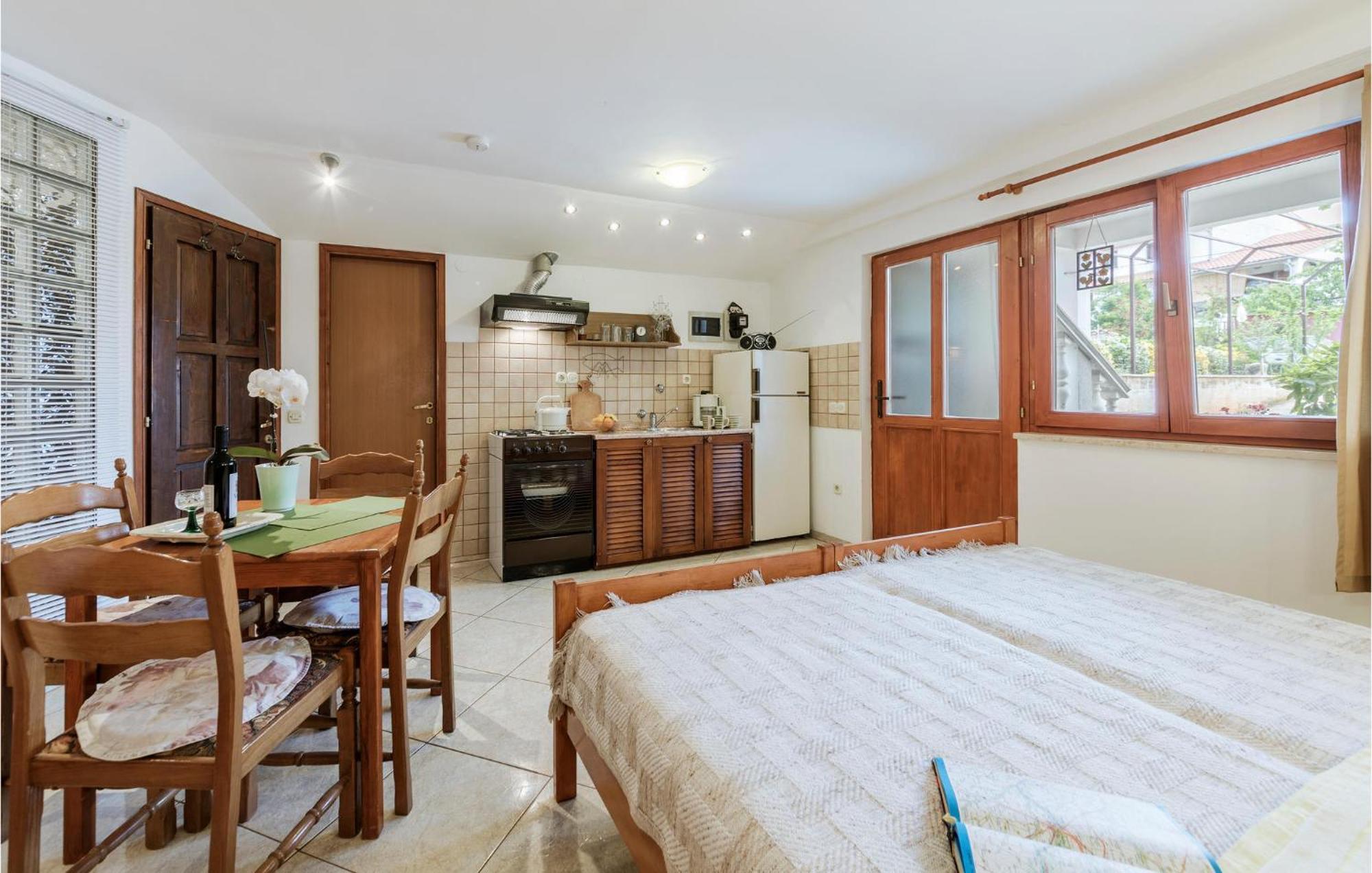 Awesome Studio In Pula With Wifi Bagian luar foto