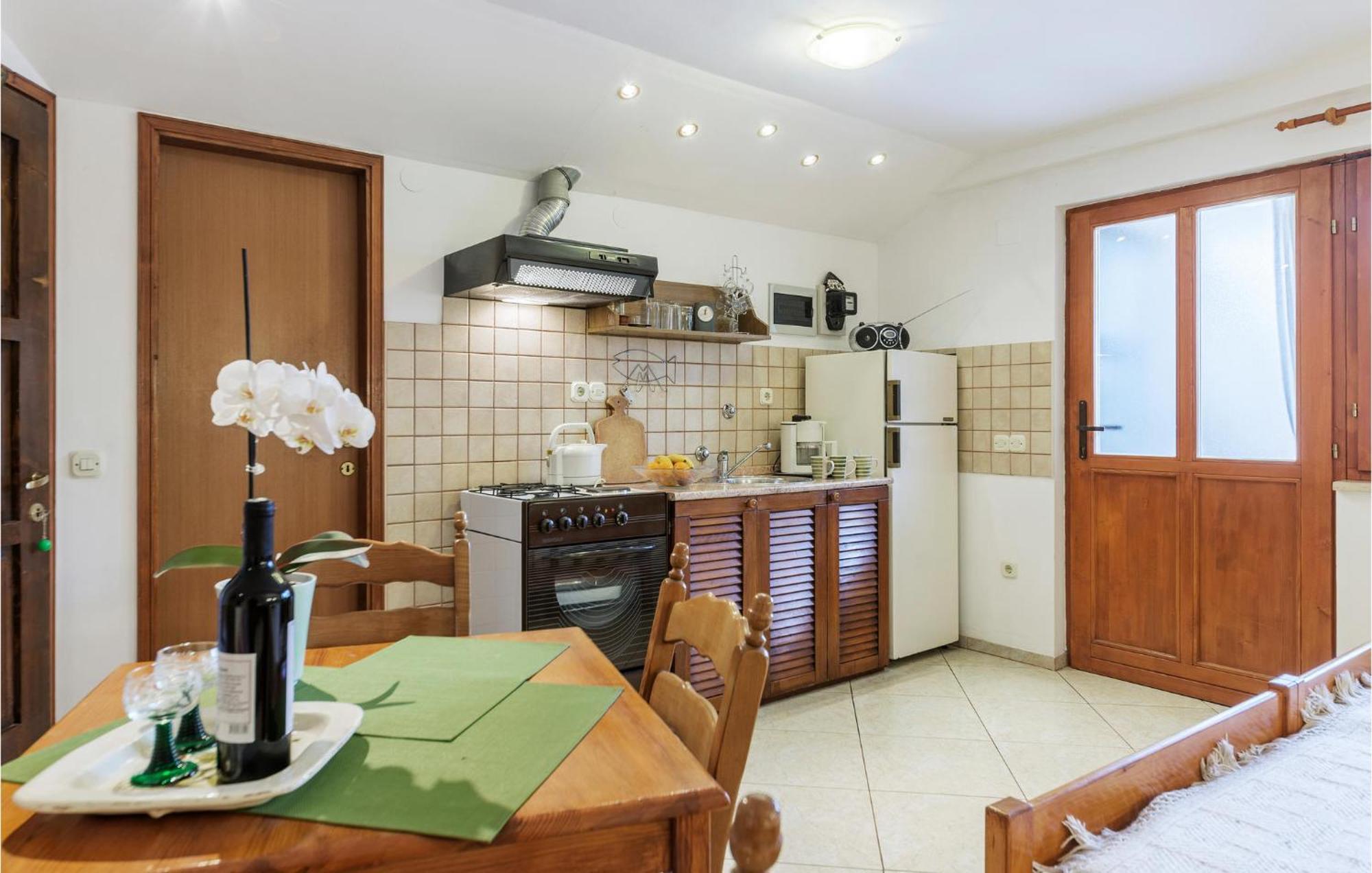 Awesome Studio In Pula With Wifi Bagian luar foto